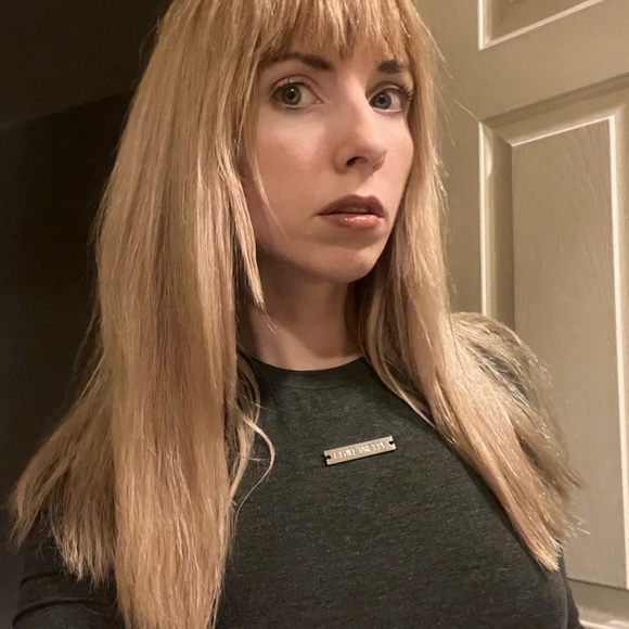 Meet your Posher, Alyssa - Picture 3 of 3